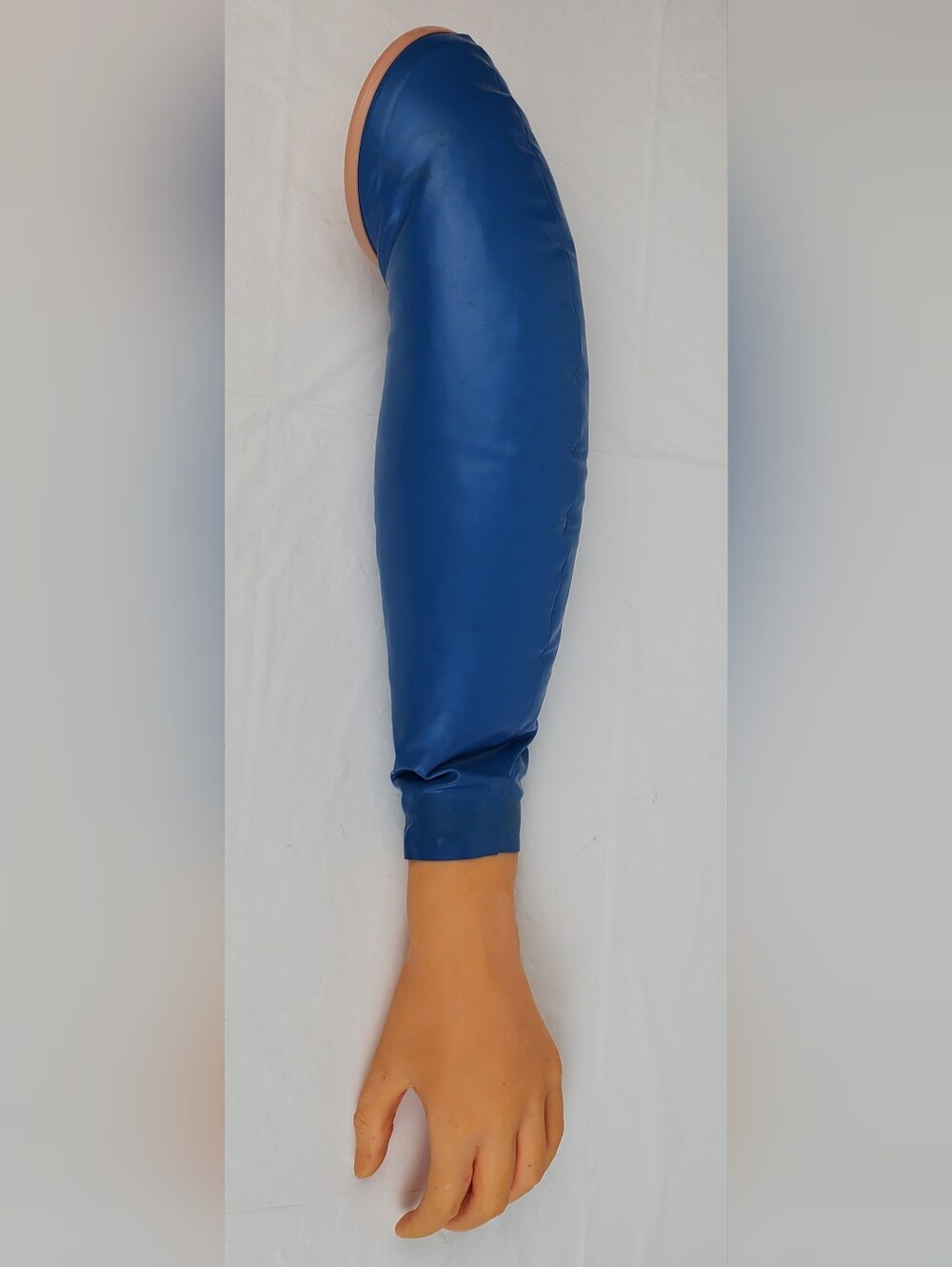 Realistic Fake Plastic Hand Halloween Haunted House Zombie Prop READ - GUC